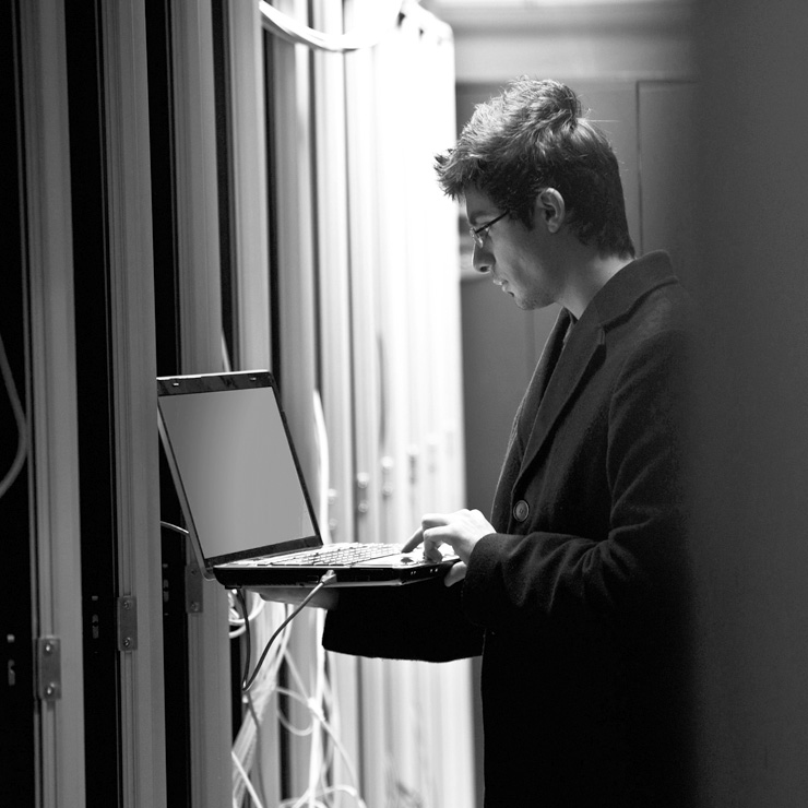 IT specialist monitoring servers